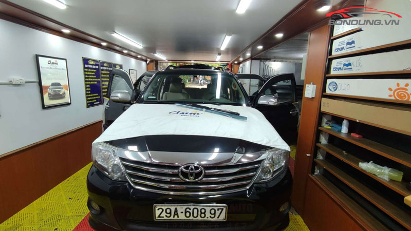 Dán phim cách nhiệt classis cho Fortuner