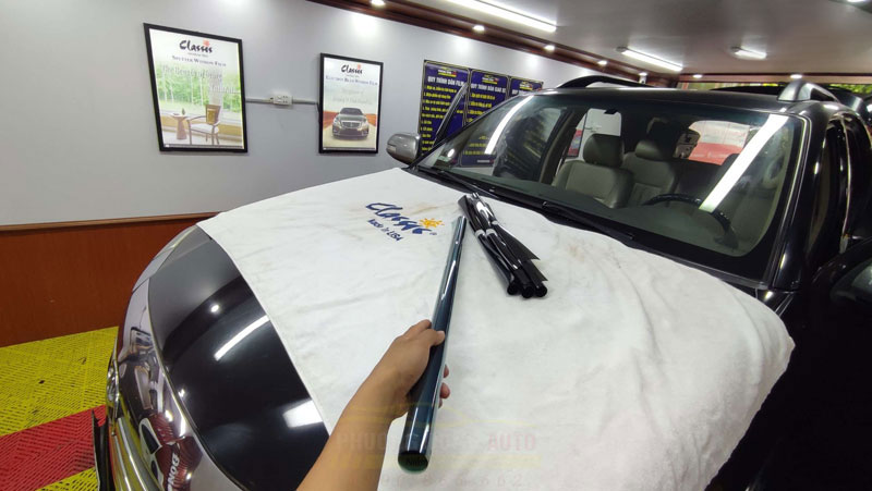 Dán phim cách nhiệt classis cho Fortuner